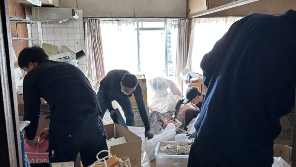 高齢者の施設入所が決まった後、自宅の家財整理はどう進める？